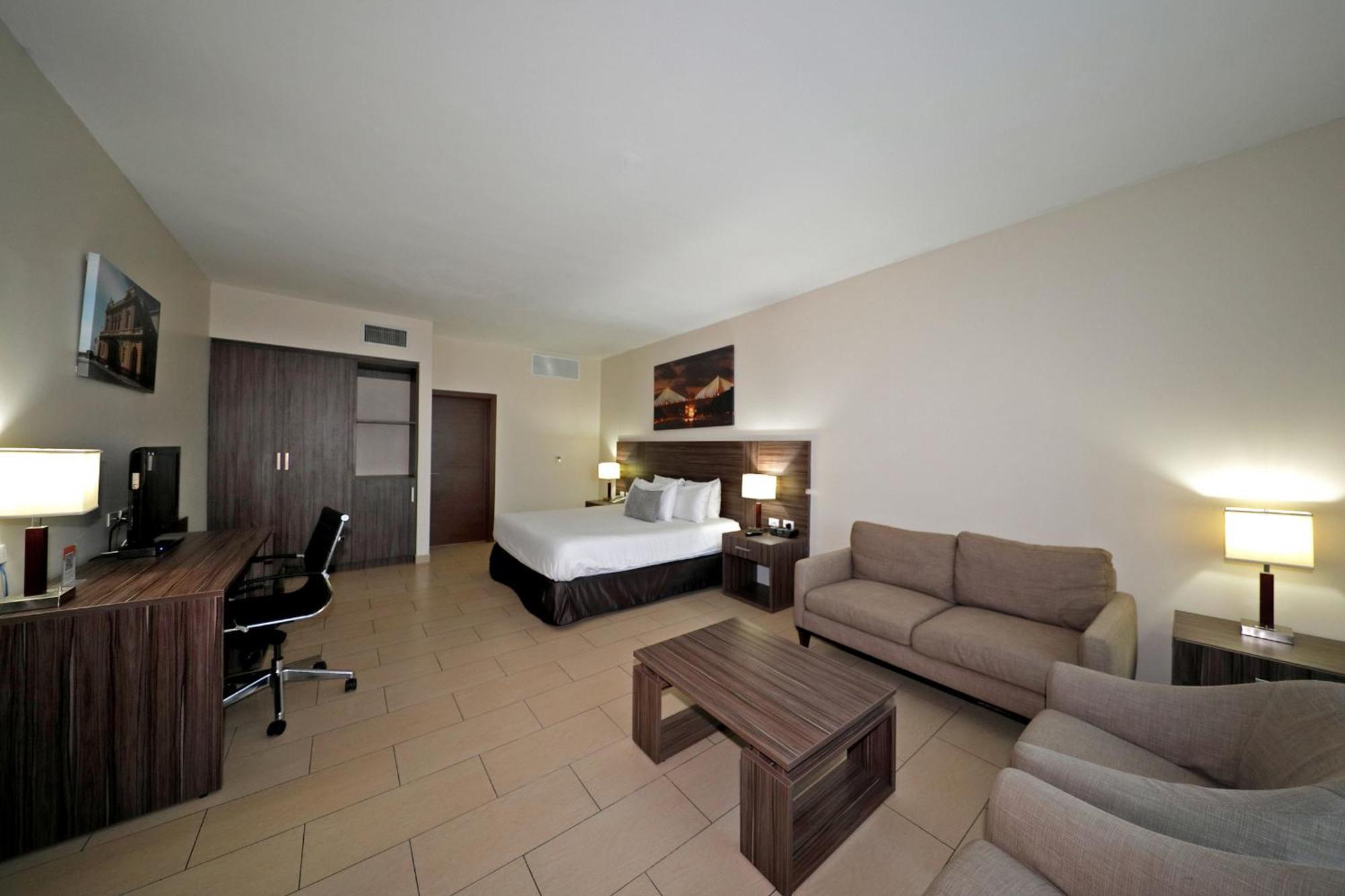 Executive Room Queen Bed,1679581972:JPEG