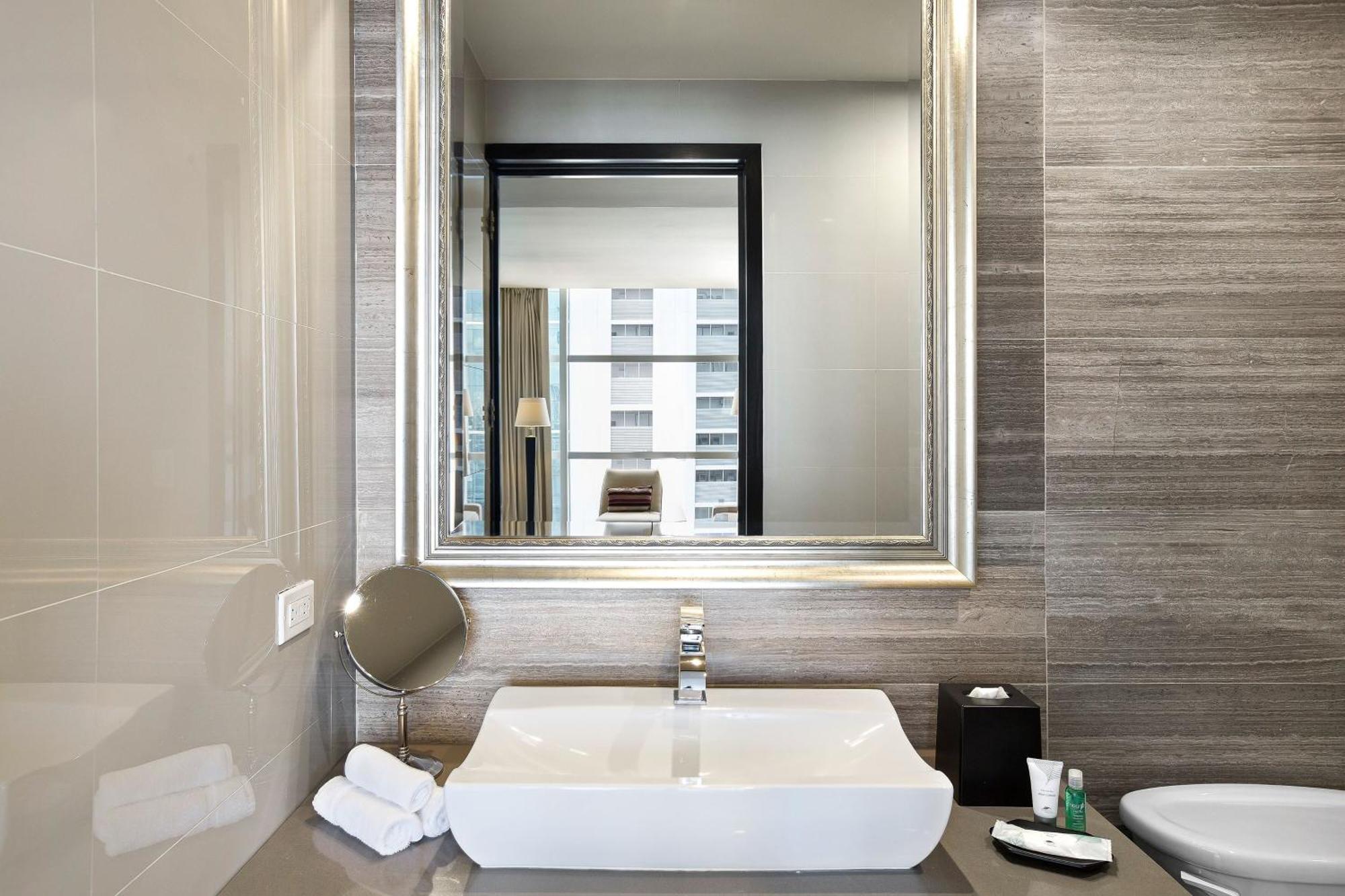 Renewal Suite Club lounge access 1 Bedroom Larger Suite,1596880163:JPEG