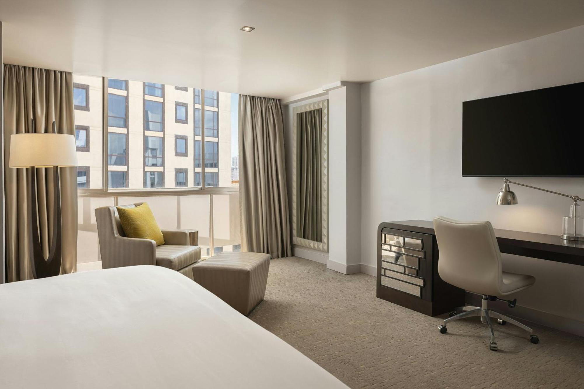 Club King Room