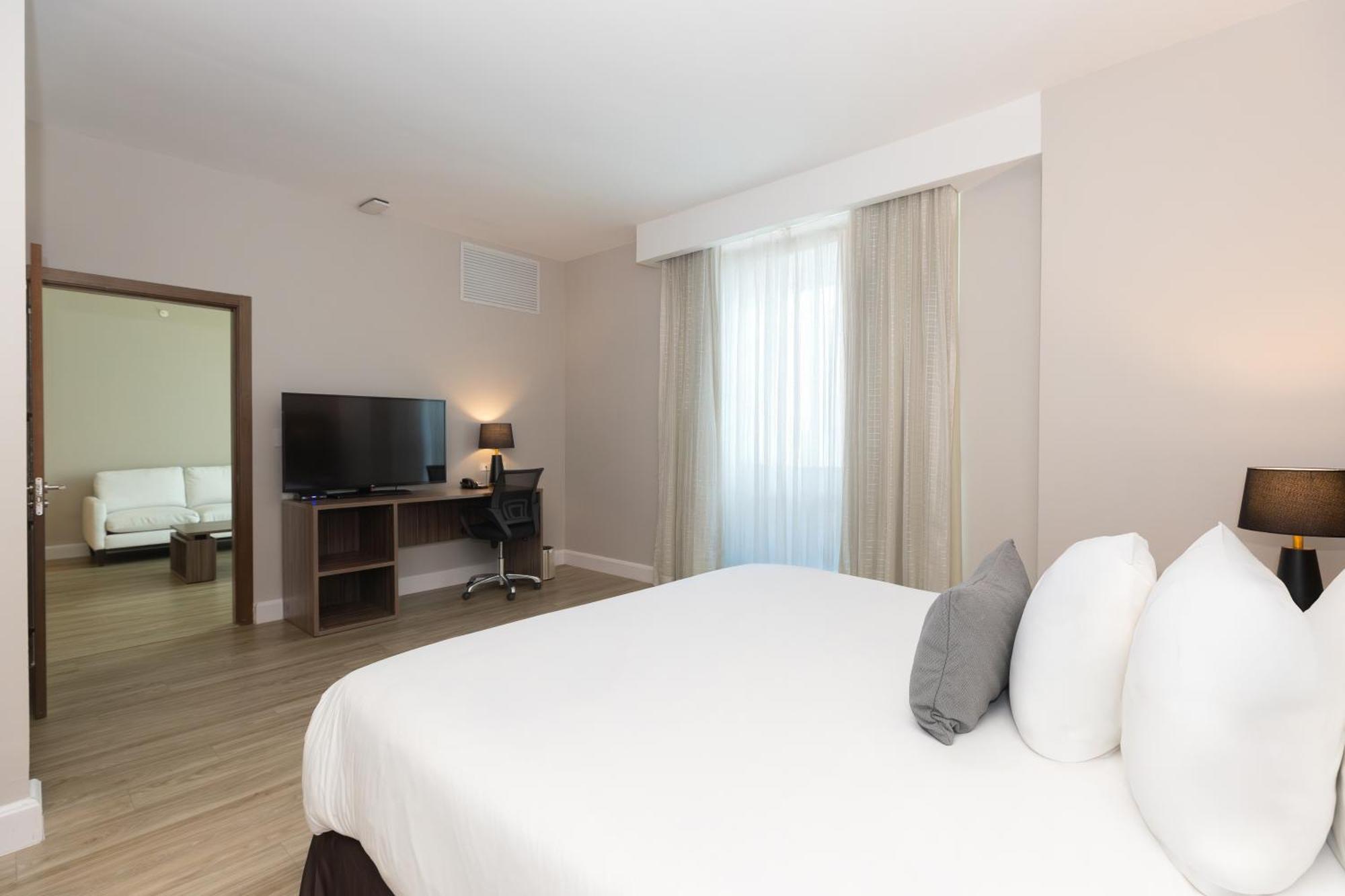 Deluxe Suite King Bed