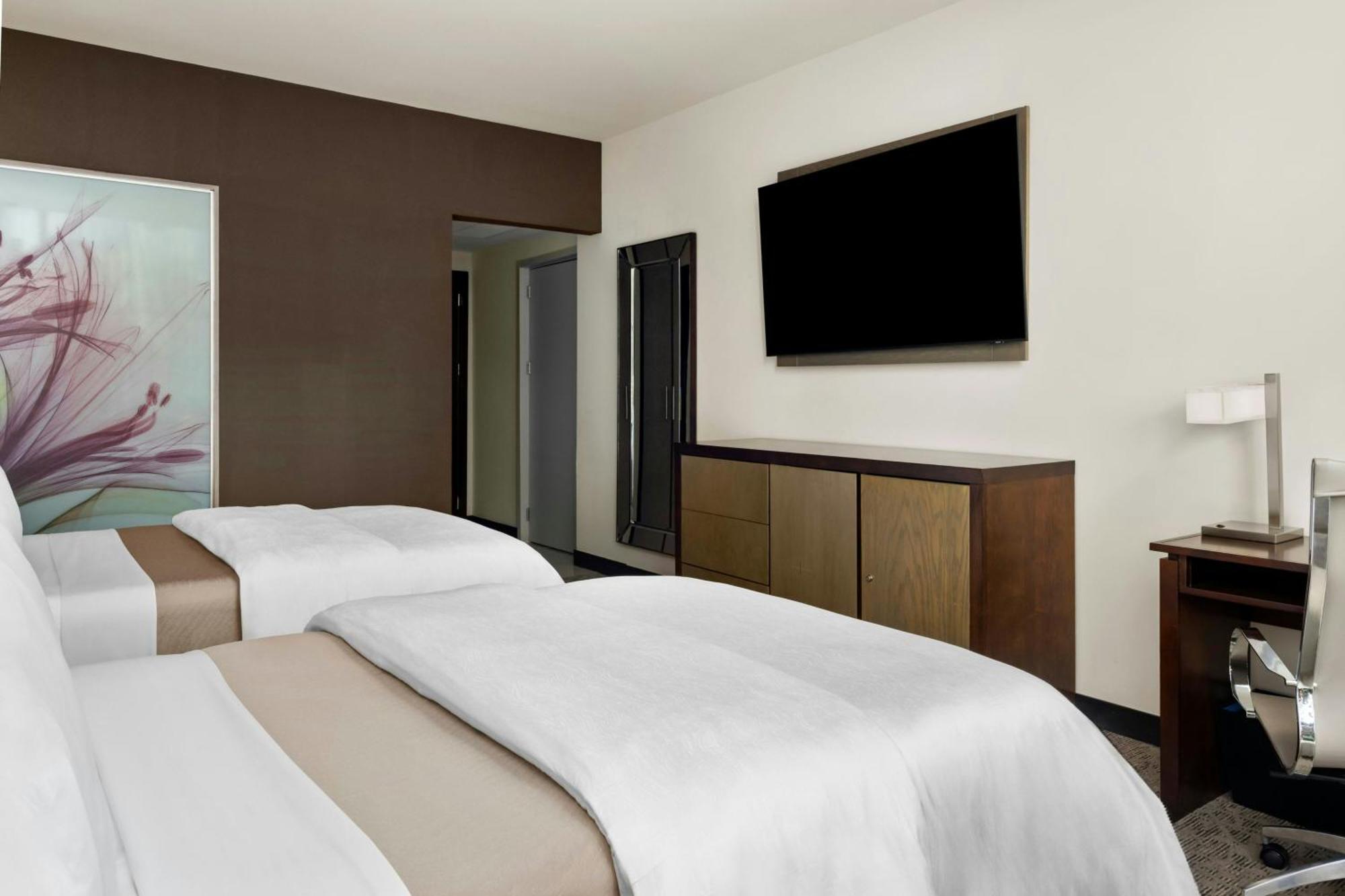 Deluxe Guest room 2 Queen City view